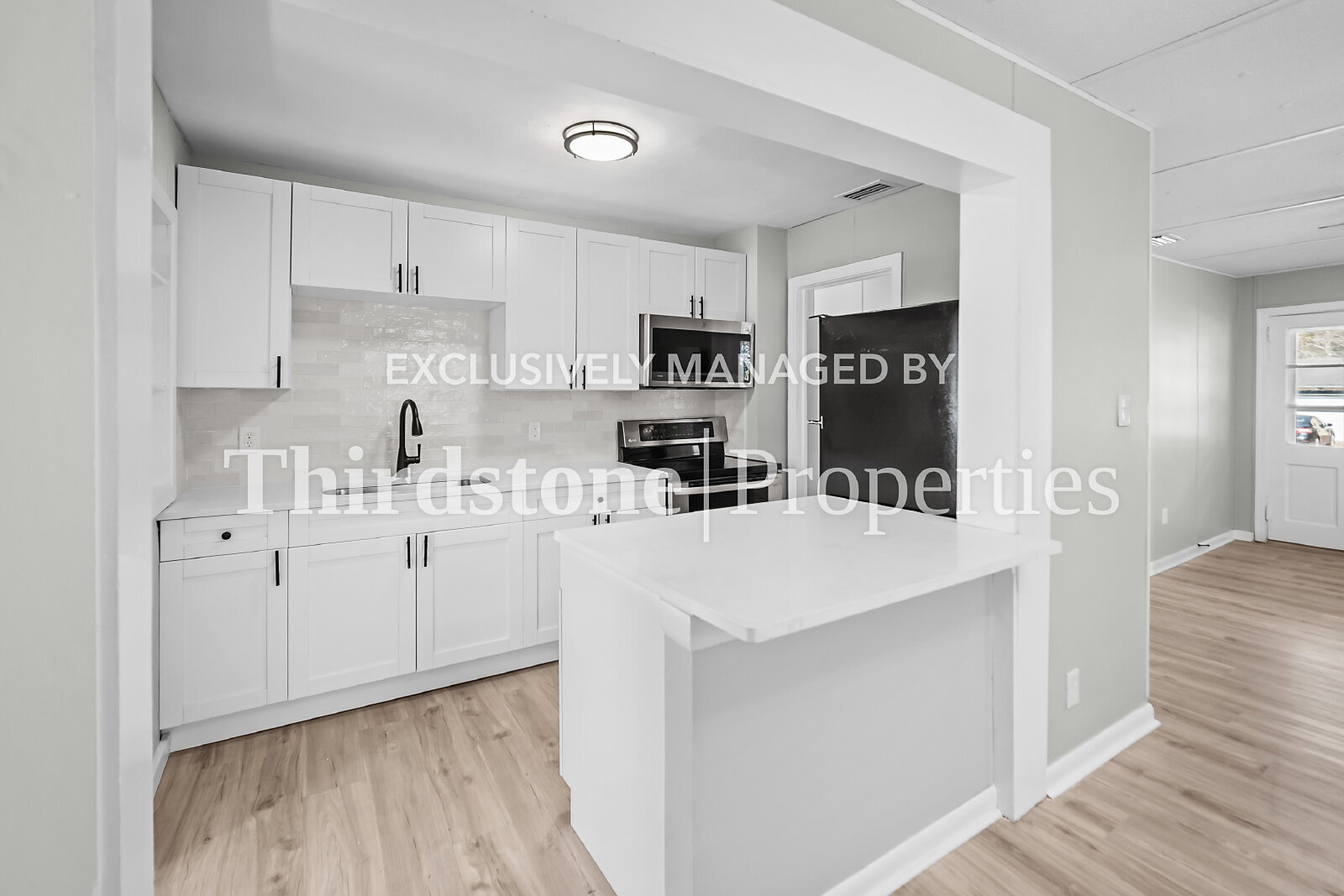 Building Photo - 4554 Crescent St