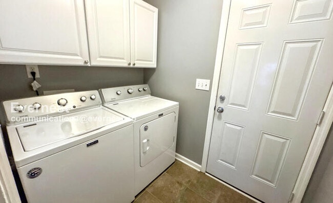 Building Photo - Charming 3-Bedroom Home with Garage / Pet-...