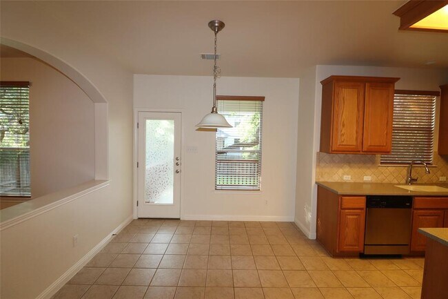Building Photo - 806 Zappa Dr