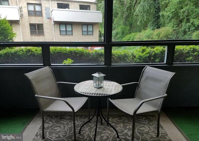 Building Photo - 304 Forbes St