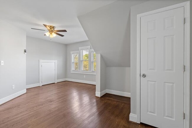 Building Photo - 5821 Royal Oak Ave