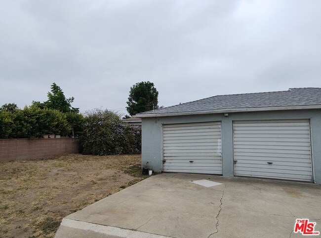 Building Photo - 1560 W 160th St