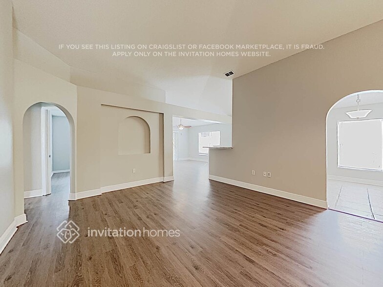 Building Photo - 3260 Erskine Dr