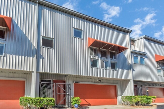 Building Photo - 2605 Calumet St