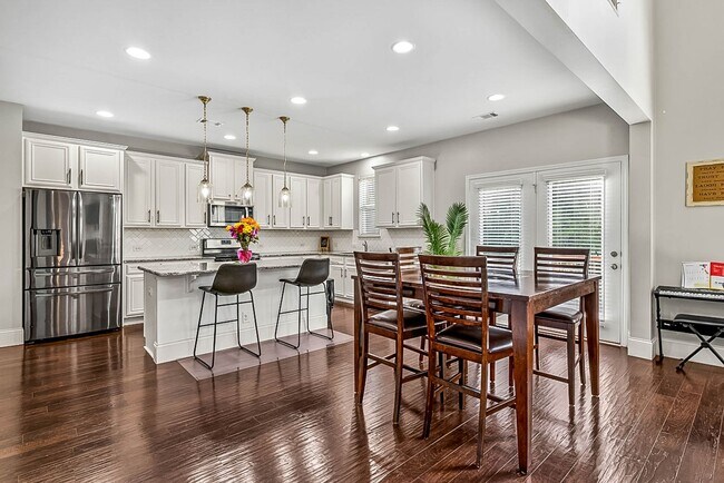 Building Photo - 173 Charolais Dr