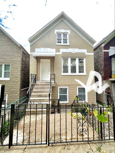 Building Photo - 3215 S Throop St