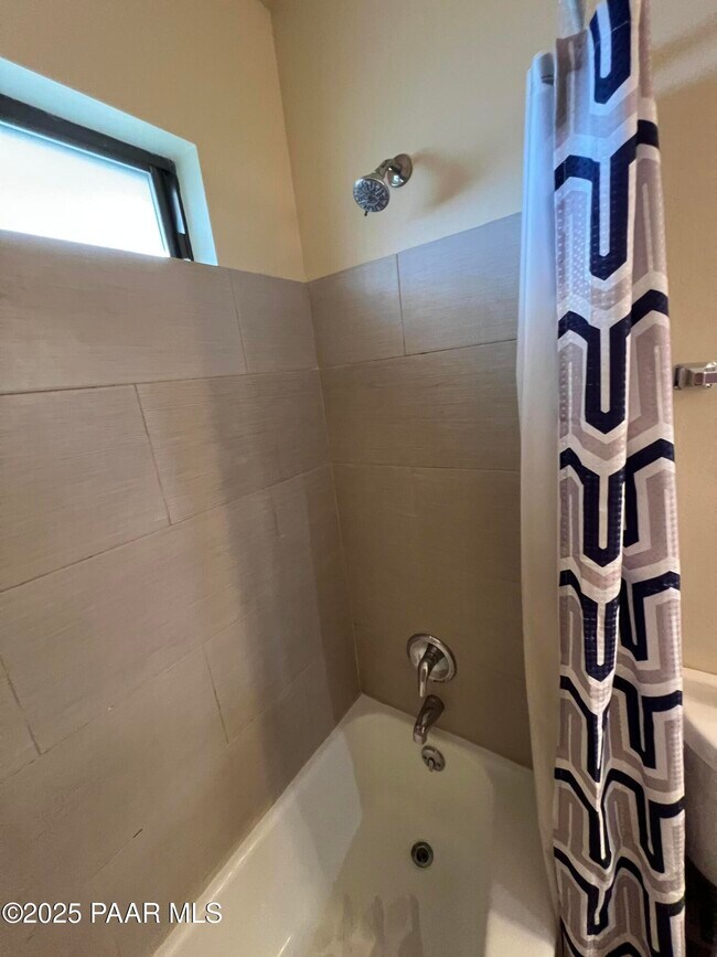 Building Photo - 8860 E Yavapai Rd