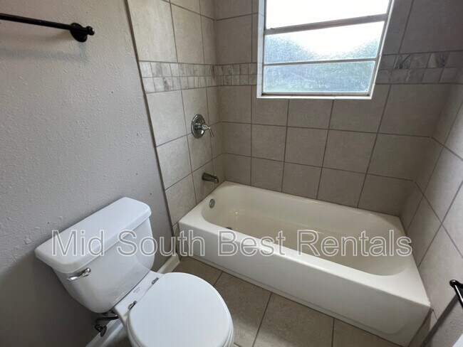 Building Photo - 4839 Appleville St