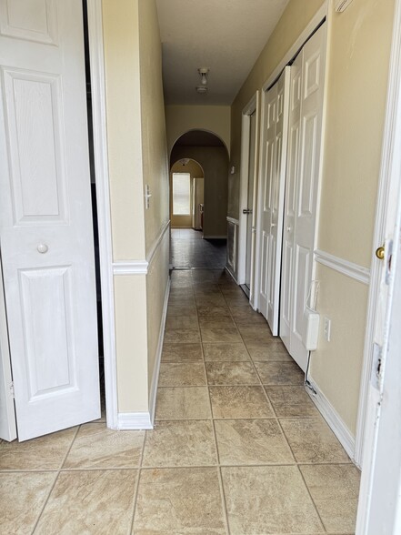 Entry - 9843 Ashburn Lake Dr