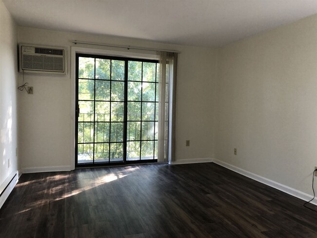 Building Photo - 11 Railroad Ave