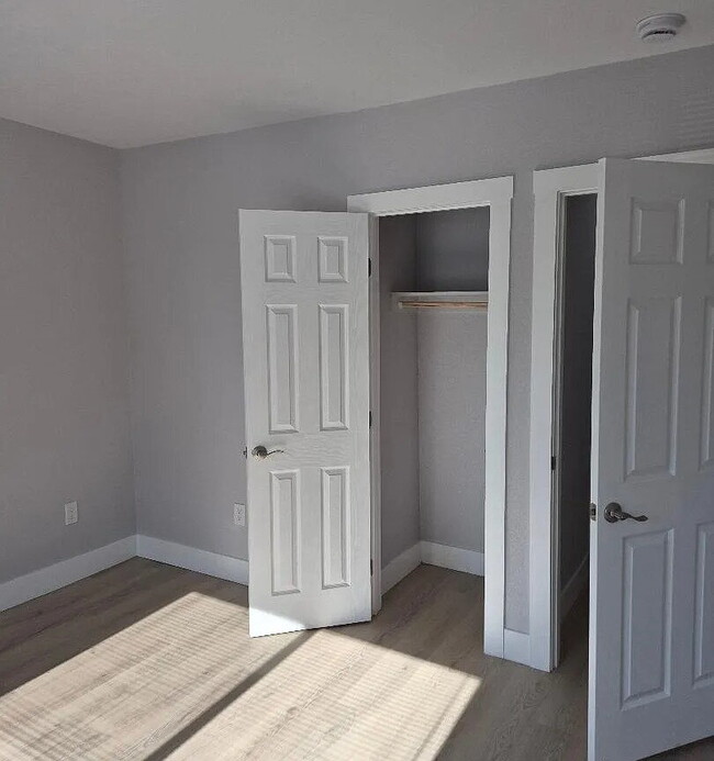 Building Photo - Fully Renovated Duplex in Tahoe Park