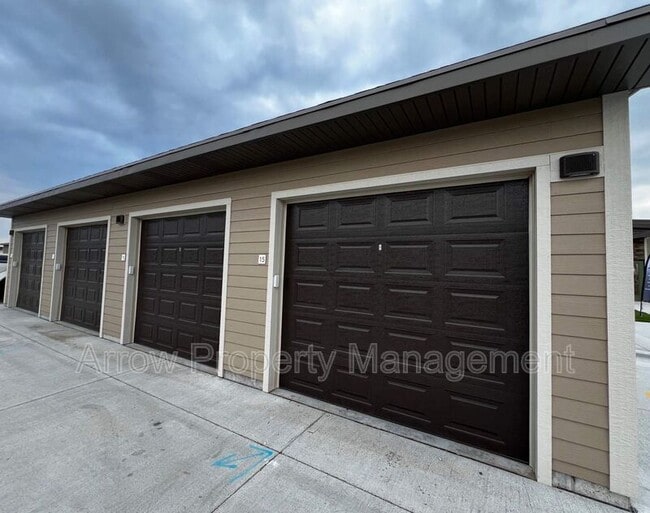 Building Photo - 1021 Claude Rd