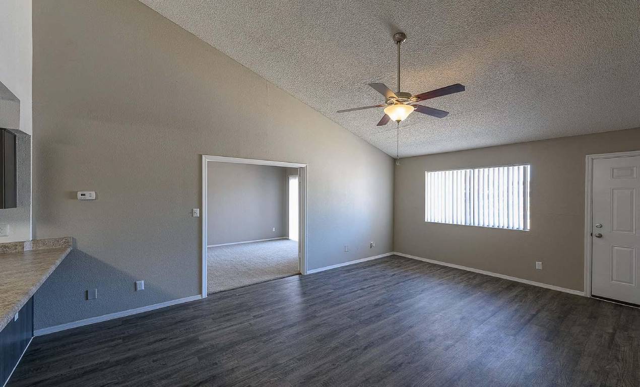 Building Photo - The Flats at Peoria