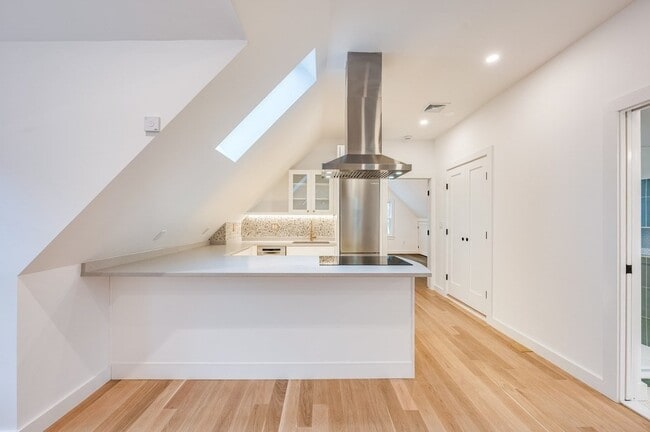 Building Photo - 79 Dana St