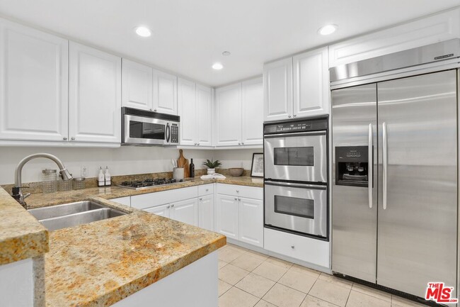 Building Photo - 5625 Crescent Park W