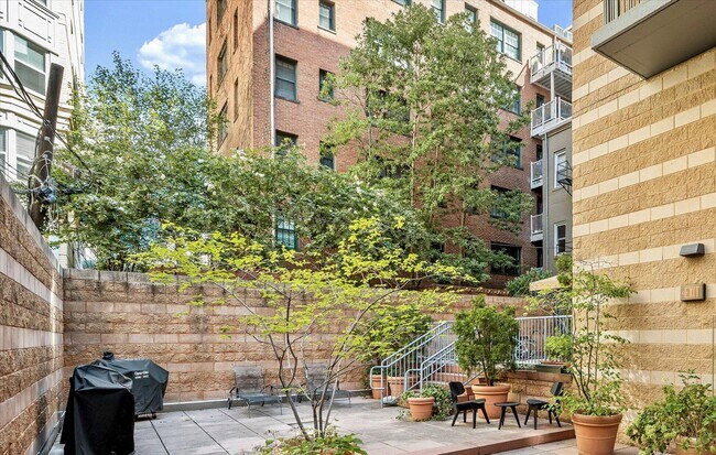 Building Photo - 1001 L St NW