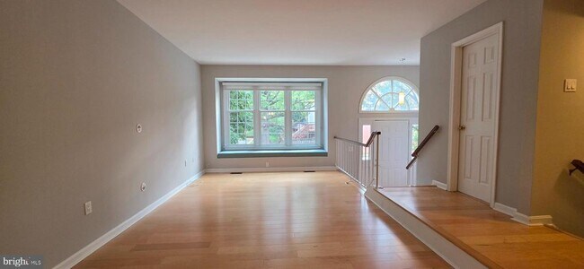 Building Photo - 1353 Templeton Pl