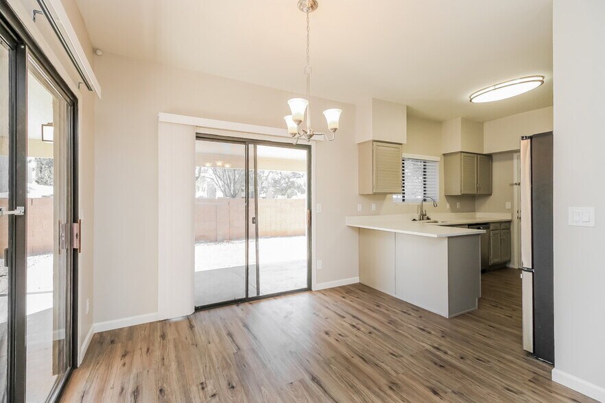 Building Photo - 1338 N Brittany Ln