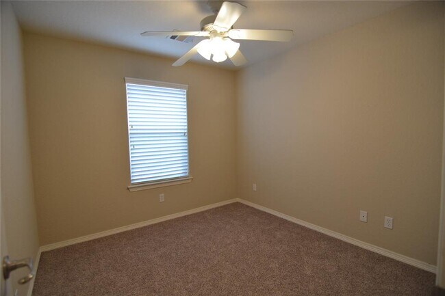 Building Photo - 105 Cove Pl Ct
