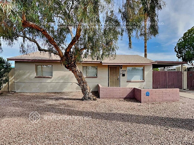 Building Photo - 2944 W Solano Dr N
