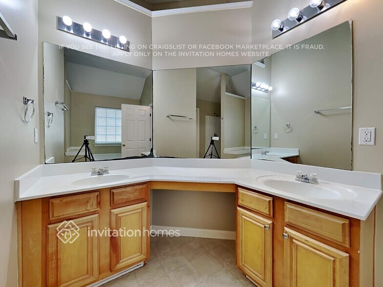 Building Photo - 556 S Fortune Way