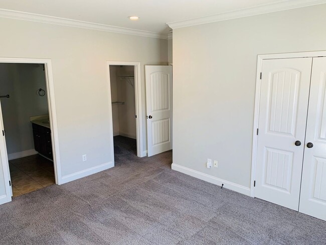 Building Photo - 2005 Stephanie Ct