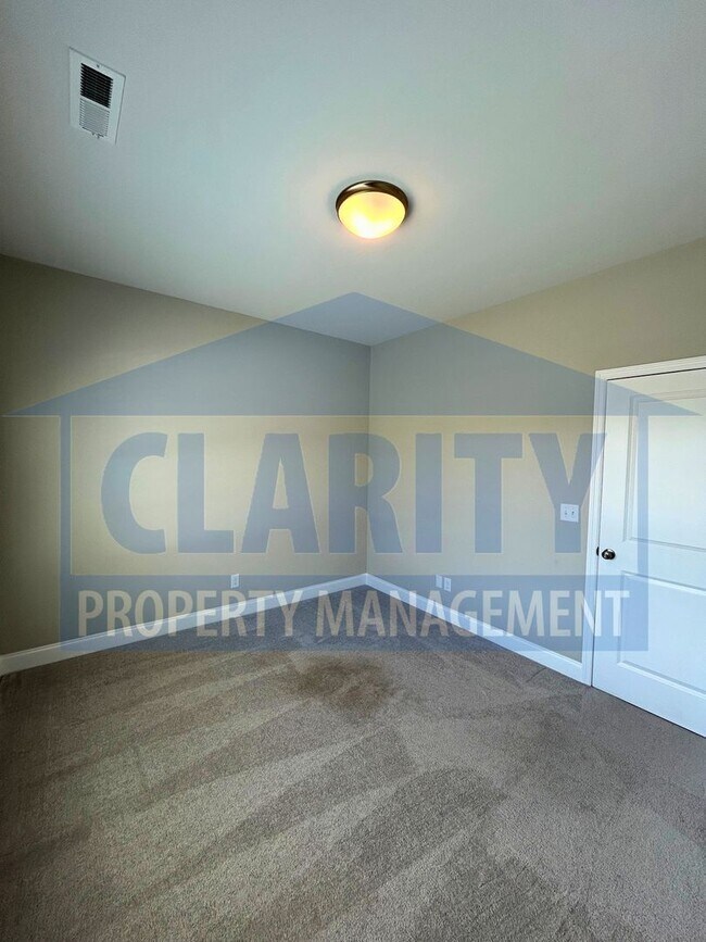 Building Photo - Modern two bedroom townhome!