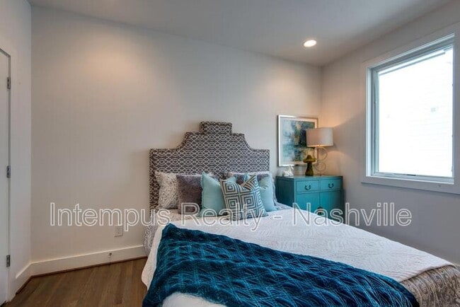 Building Photo - 958 9th Ave S