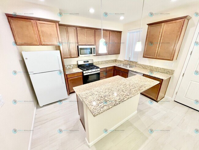 Building Photo - 3-Bedroom 2.5 Bathroom 2 car garage Condo in Carson City