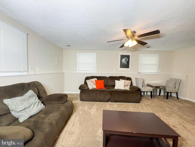Building Photo - 806 Truro Ct