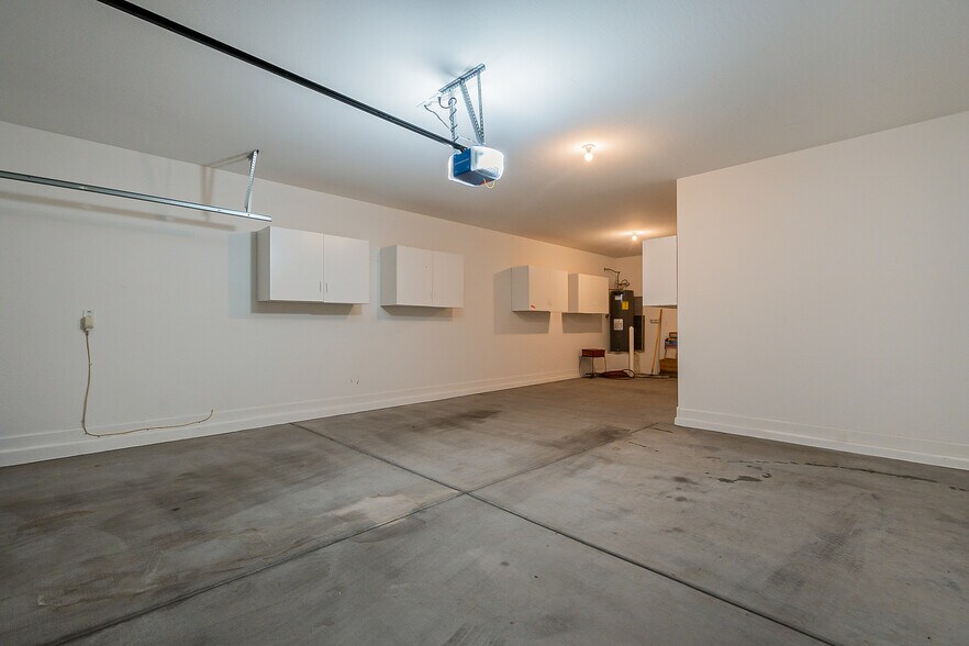 Building Photo - 15877 W Mauna Loa Ln