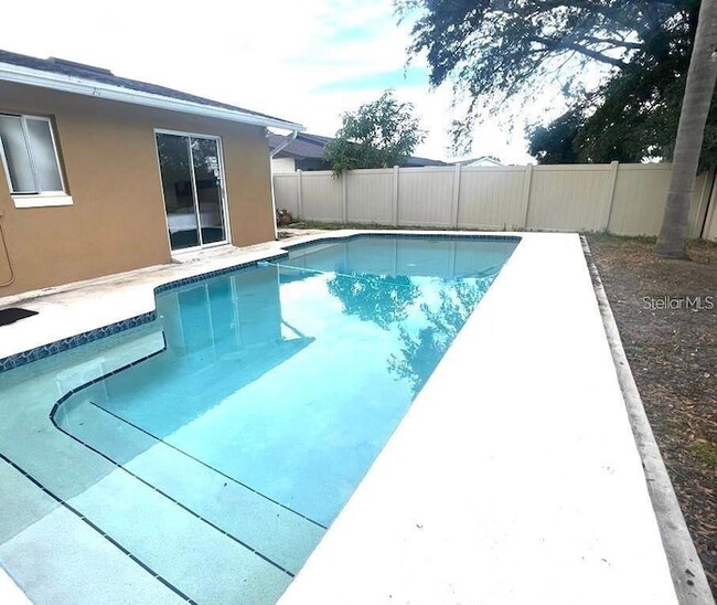 Building Photo - 11331 Cardiff Dr