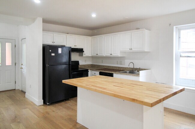 Building Photo - 41 Wolcott St