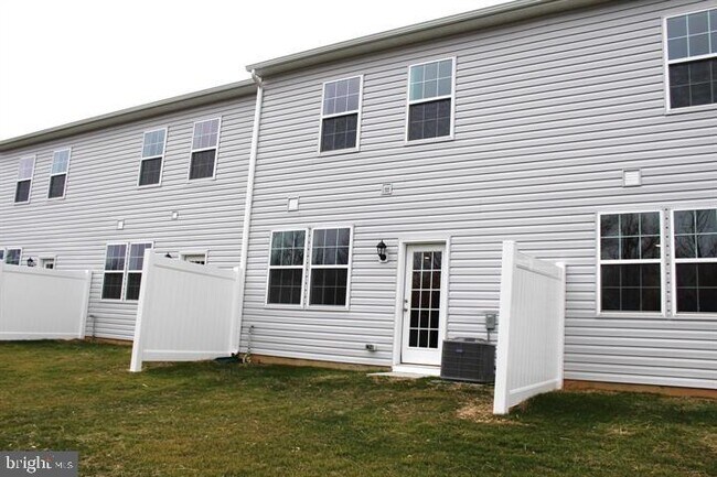 Building Photo - 157 Mazzeo Dr