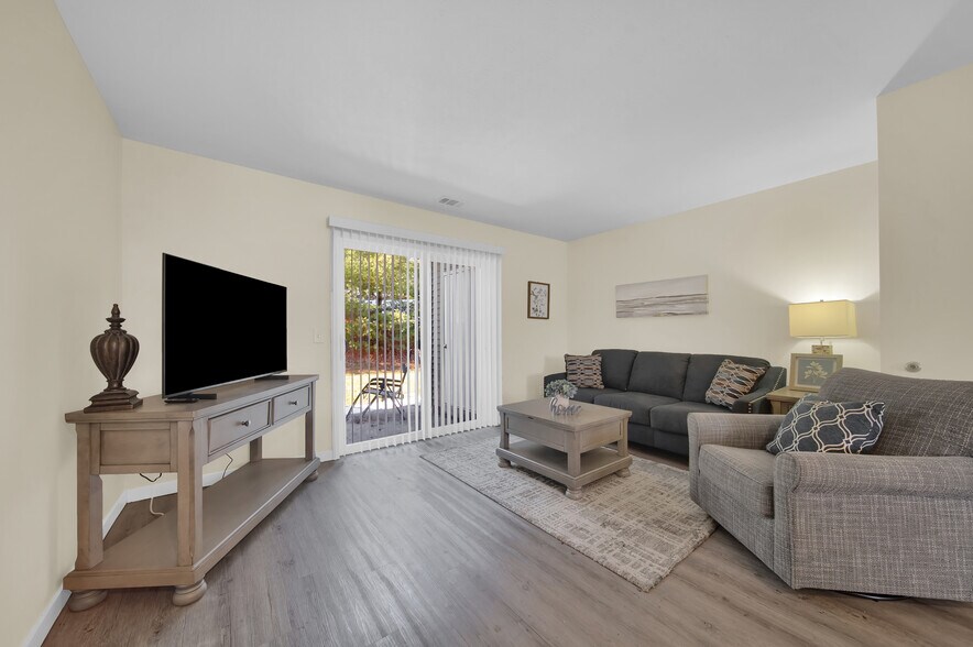 Building Photo - 3848 Vale Dr