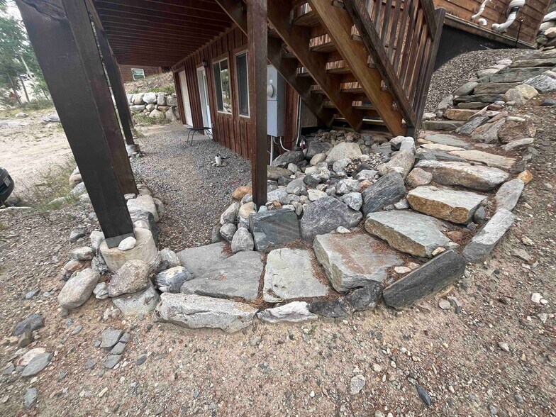 Building Photo - 511 N Aspen St