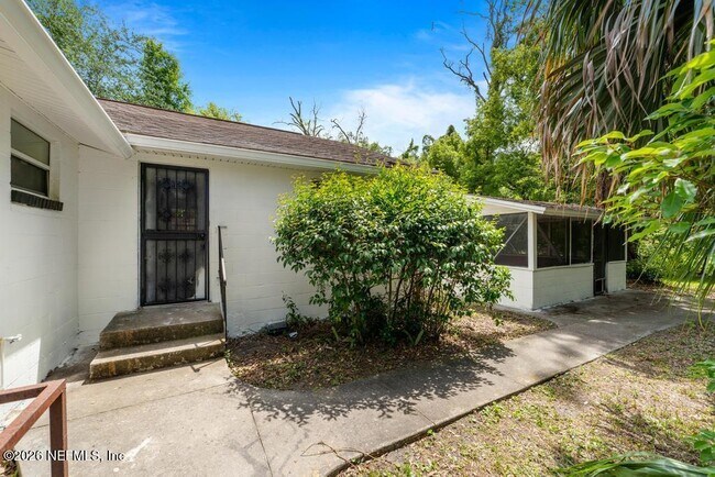 Building Photo - 1424 W 9th St