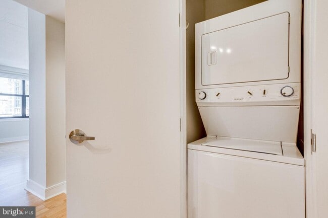 Building Photo - 809 6th St NW