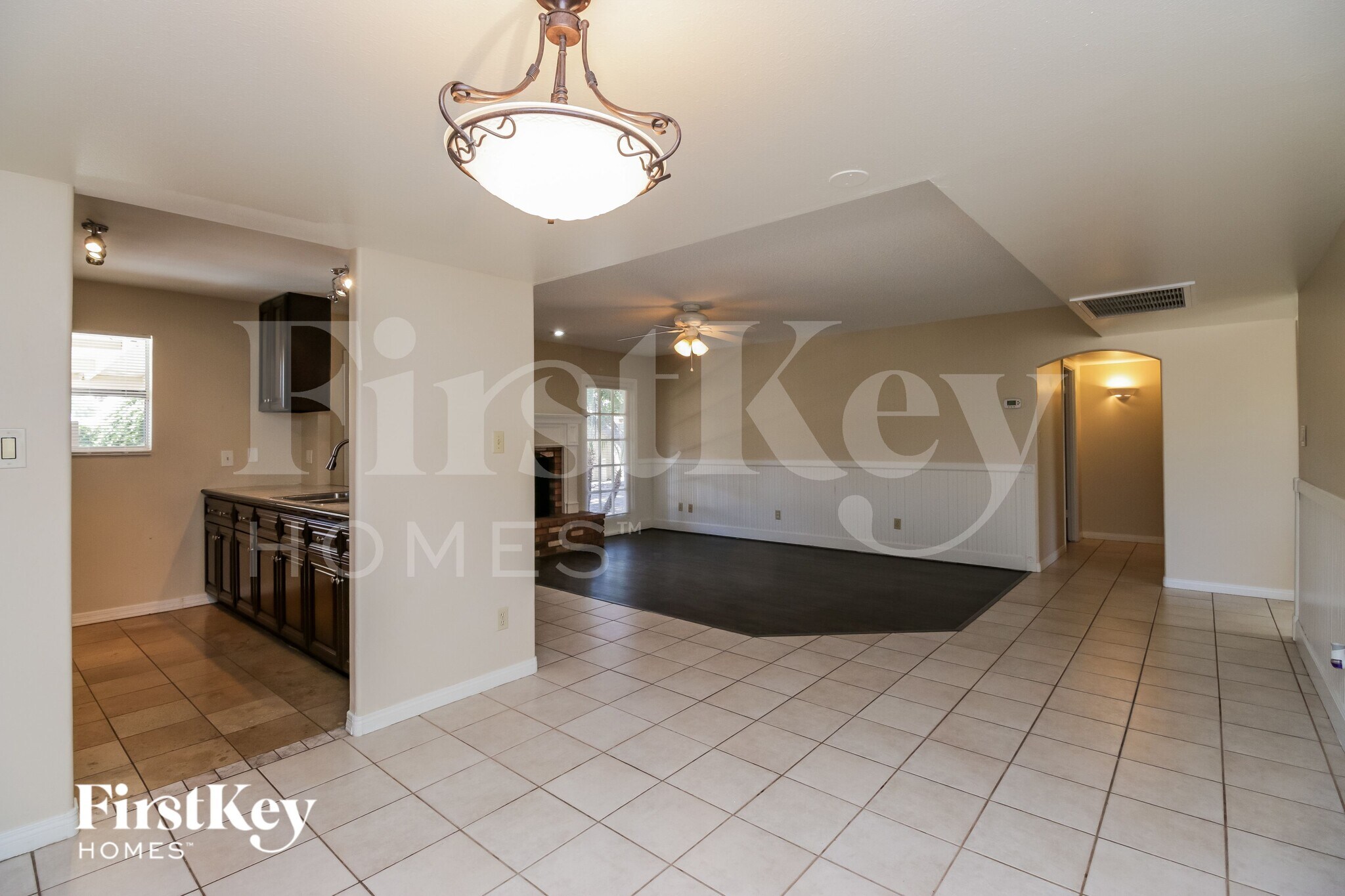 Building Photo - 813 E Todd Dr