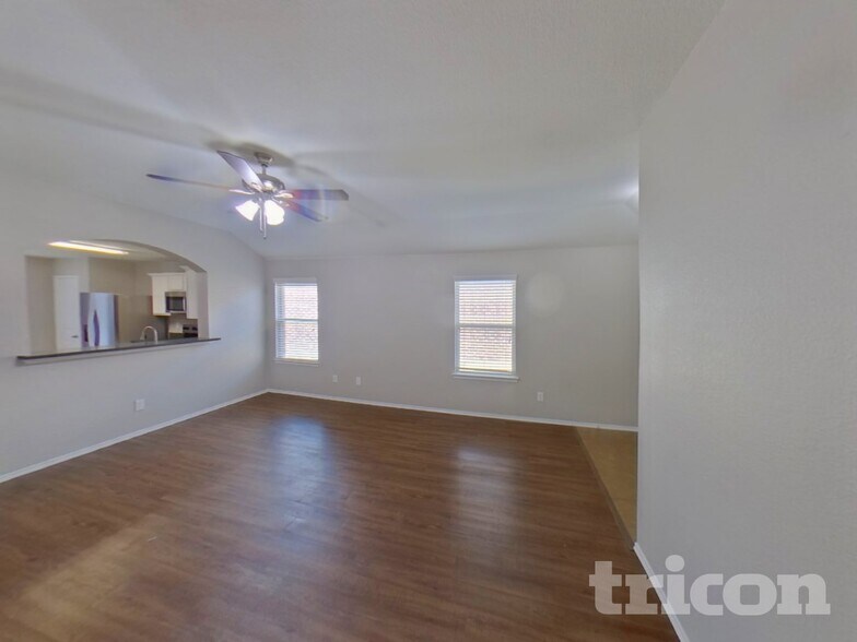 Building Photo - 1112 Roman Dr