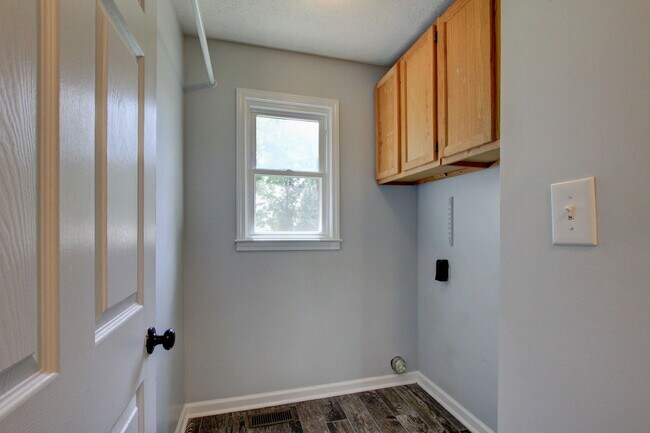 Building Photo - 180 Kings Deer Dr