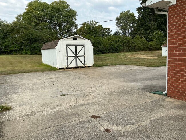 Building Photo - 2802 Thrush Dr