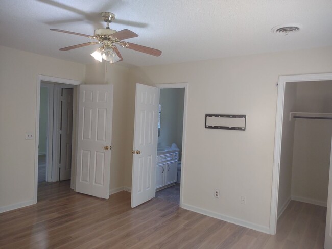 Building Photo - Wonderful Three Bedroom Home in Northeast ...