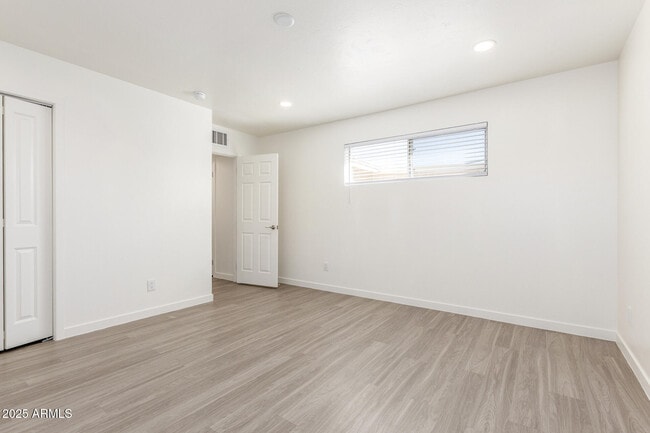 Building Photo - 5306 N 8th Ave