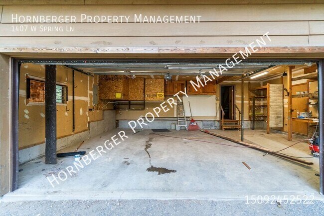 Building Photo - 1407 W Spring Ln