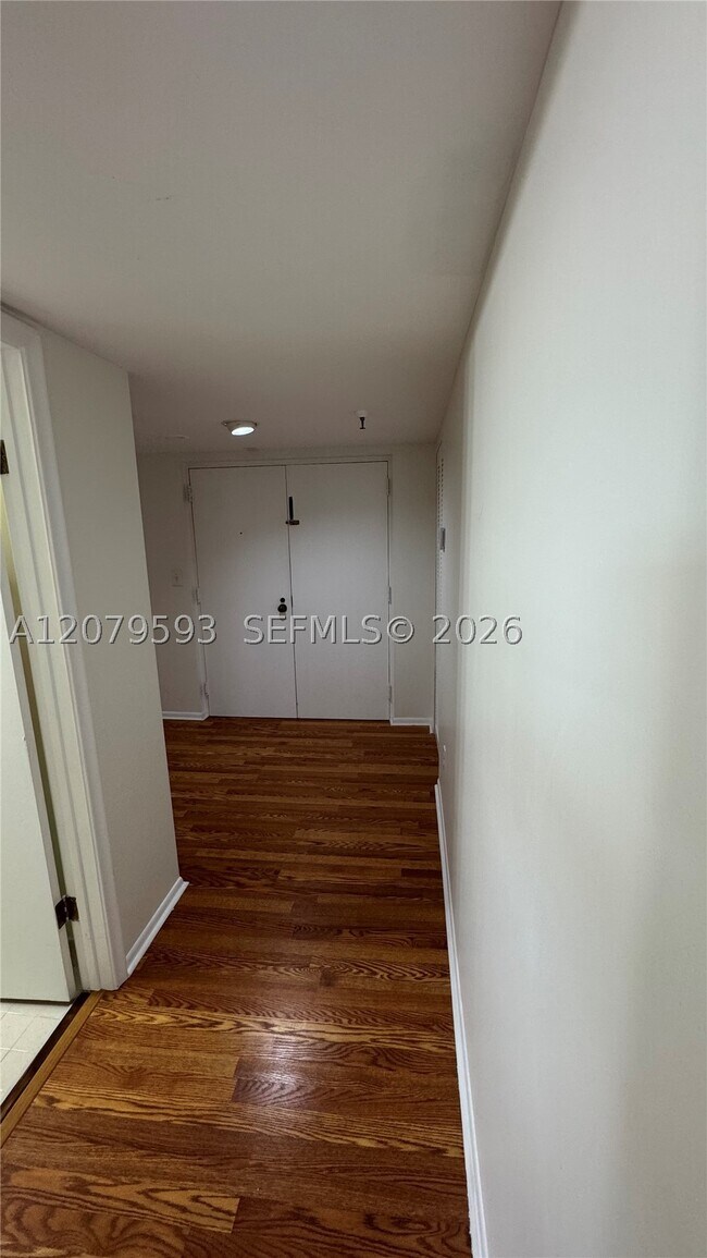 Building Photo - 720 Coral Wy