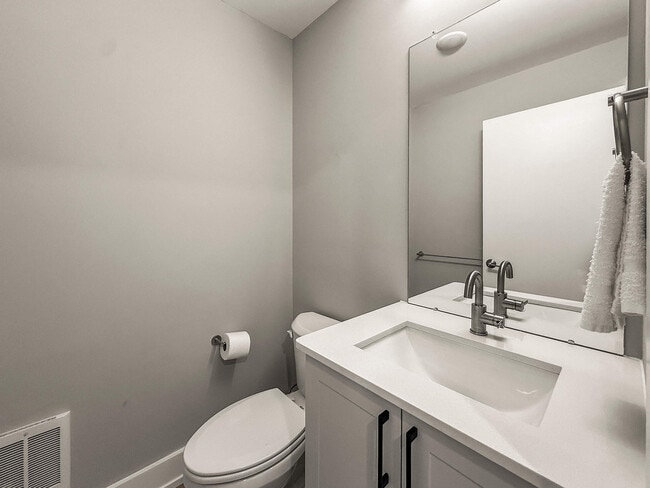 Building Photo - 626 N Delaware Ave