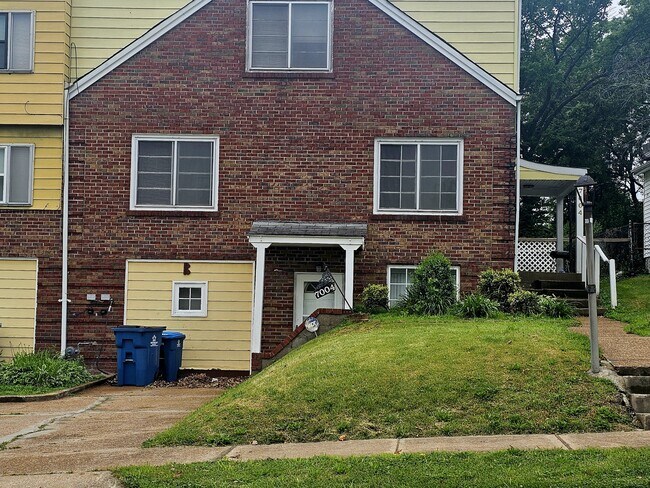 Primary Photo - 7004 Glenmore Ave