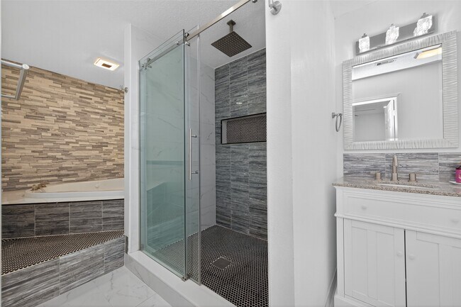 Building Photo - 8203 Huntermoor Cir