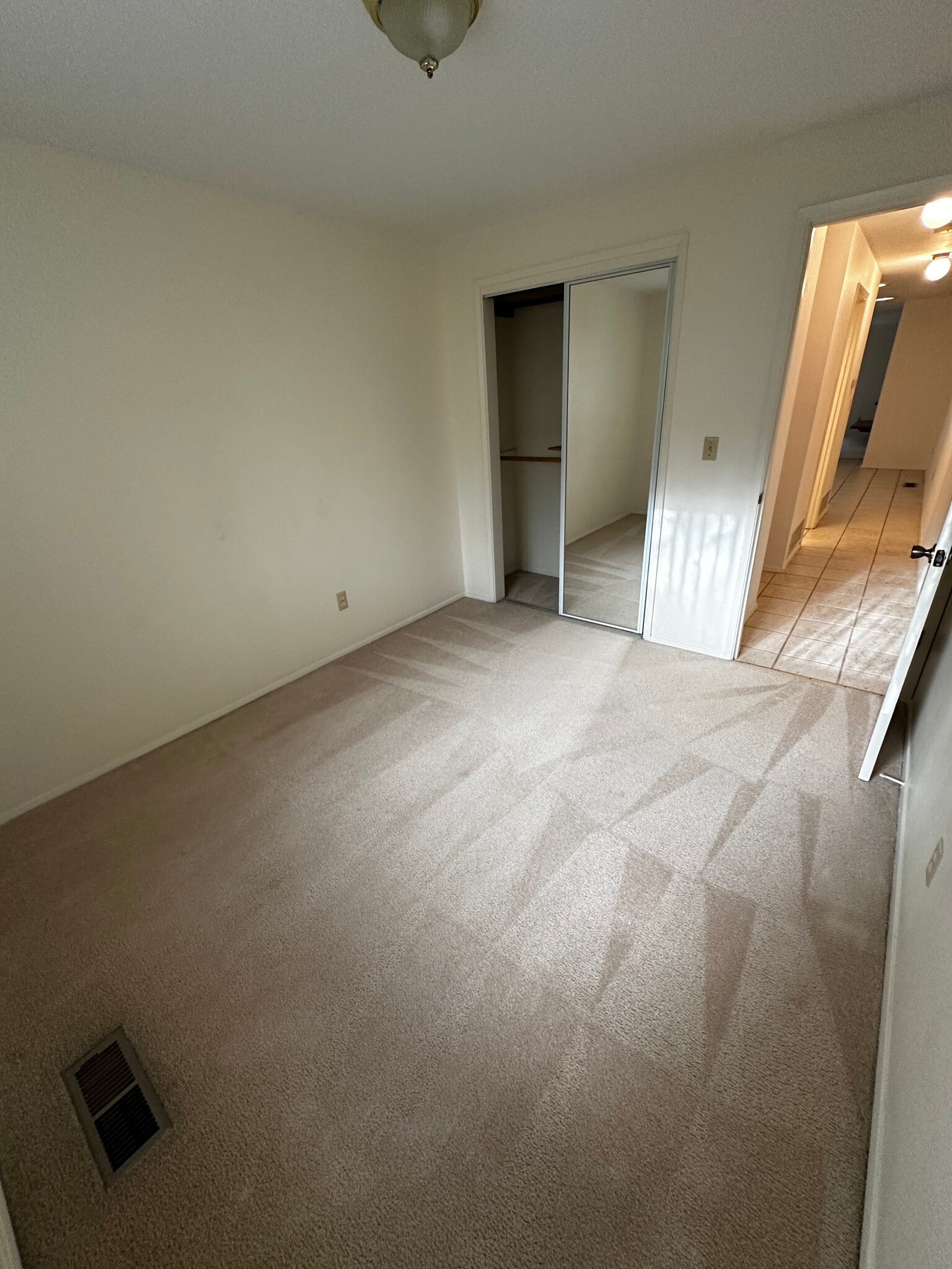 Building Photo - 515 16th Ave SE